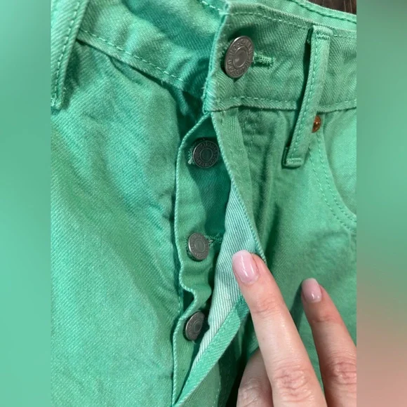 Levi’s Women’s Pastel Green Mid Rise Relaxed Fit Denim Shorts Size W 30 - Picture 7 of 9